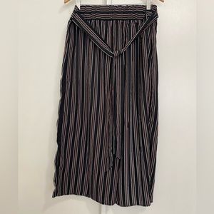 🍄 $5.00 🍄 NWOT Forever 21 Wide Leg Crop Pants Size: XL